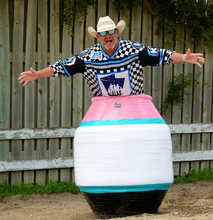https://cfimages.rodeoticket.com/event-resource-photo/tumbleweed-tommy-g-event-resource-photo-0.png?v=1782746805