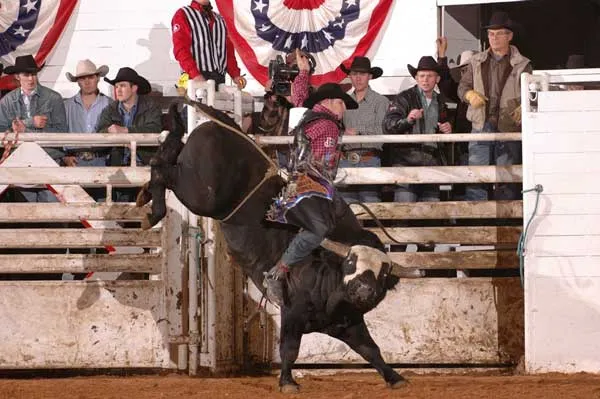 images.rodeoticket.com/infopages2/llano-x-treme-bullriding-infopages2-12529.webp