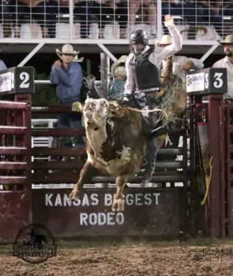 images.rodeoticket.com/infopages3/kansas-biggest-rodeo-infopages3-12584.webp