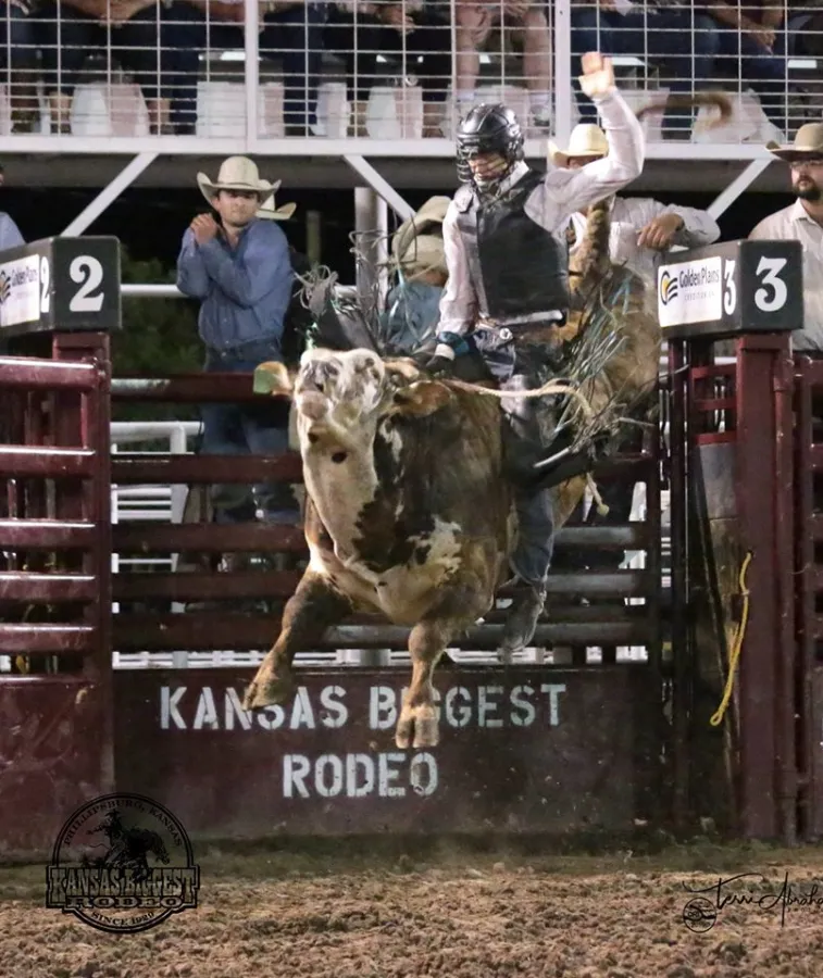 images.rodeoticket.com/infopages3/kansas-biggest-rodeo-infopages3-12584.webp