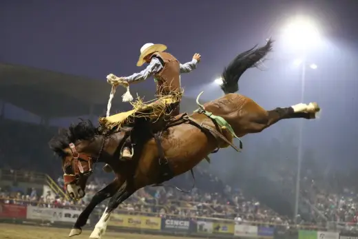 images.rodeoticket.com/infopages5/moses-lake-roundup-infopages5-12725.webp